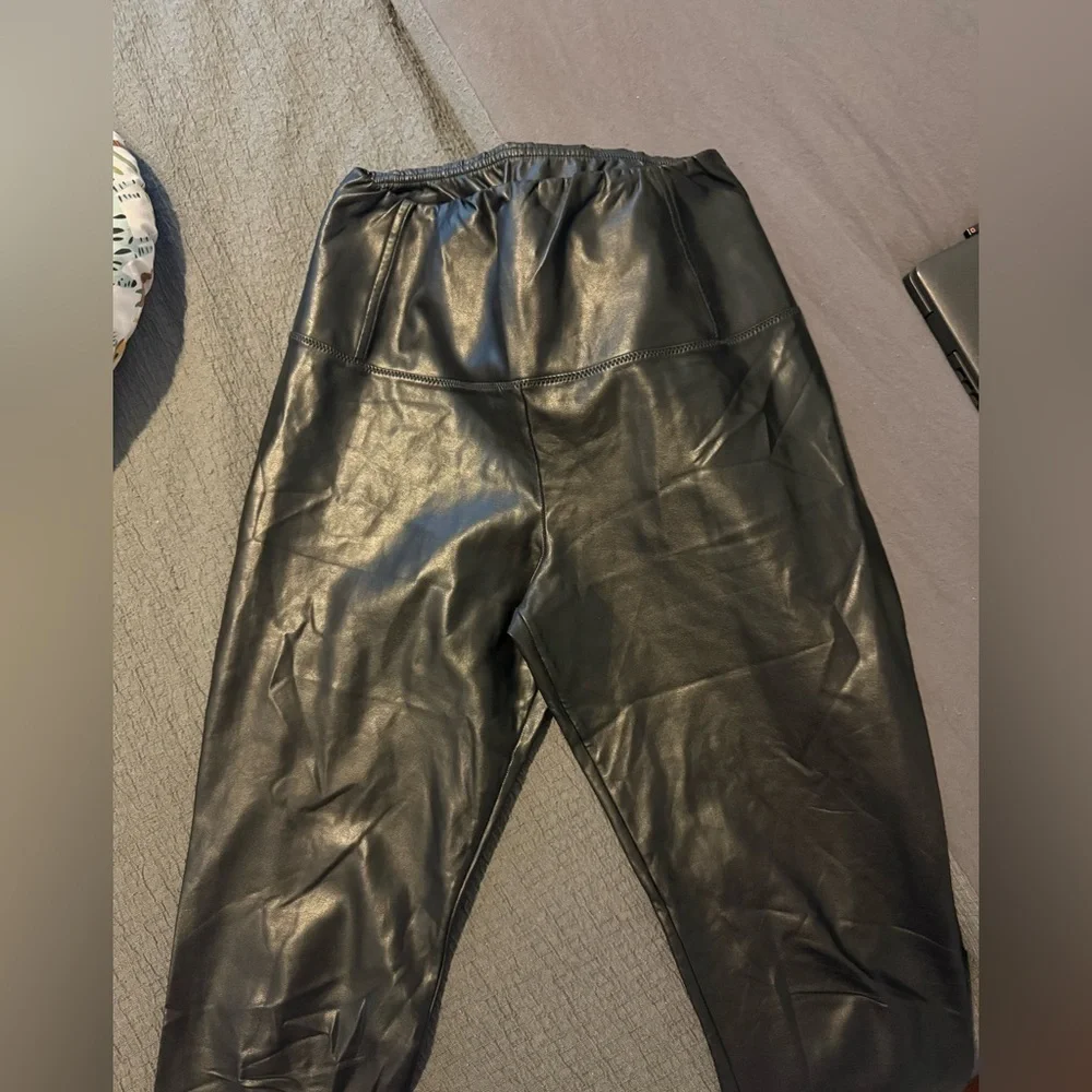 Wilfred Free black faux vegan leather Daria leggings size small
